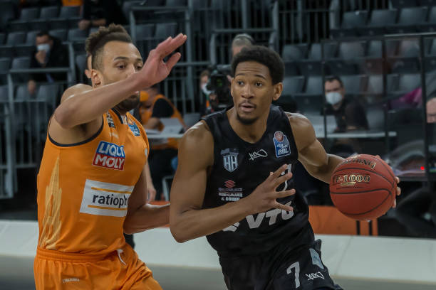 他用实际行 他用实际行