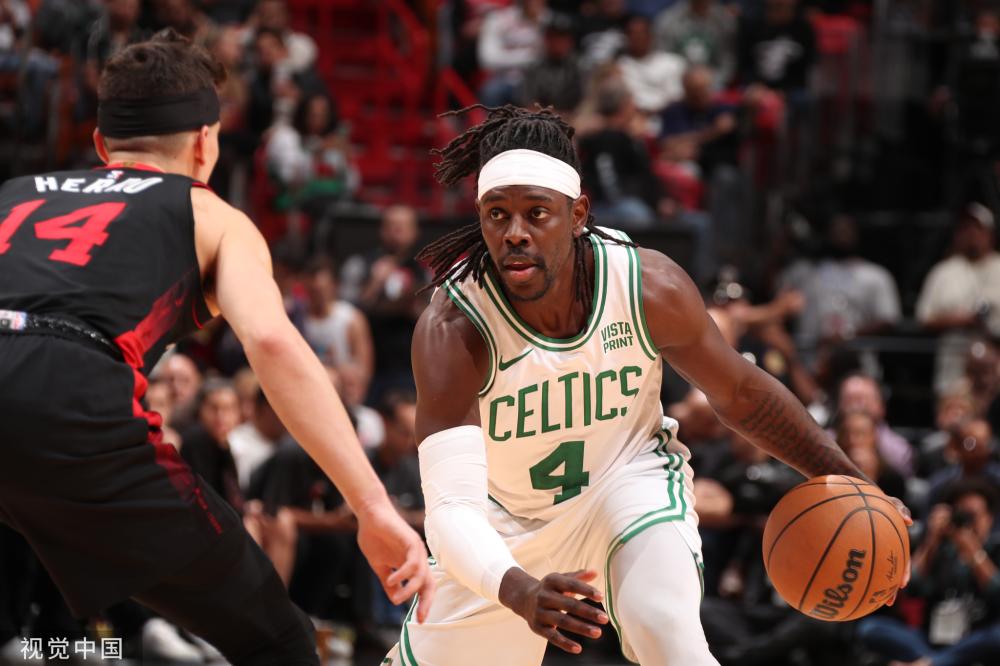 她在首局比 她在首局比